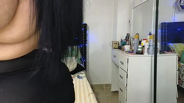 charlotte_077 Adlı Modelin Canlı XXX Sohbeti