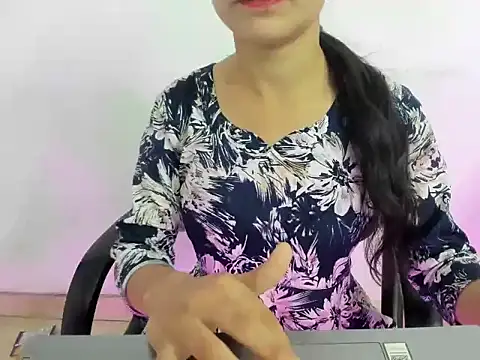 Chat +18 de Hotsurbhi ao vivo