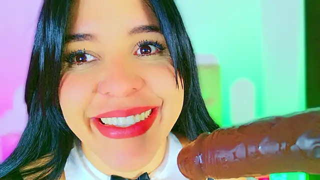 CharlootteEvans' Live XXX Chat