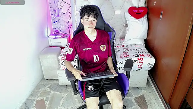 johnny_cagee Adlı Modelin Canlı XXX Sohbeti