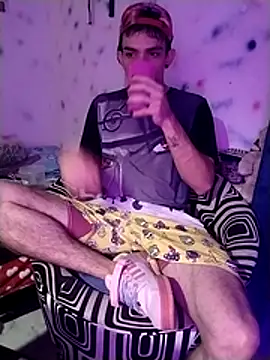 Show de themaykiin18 na webcam