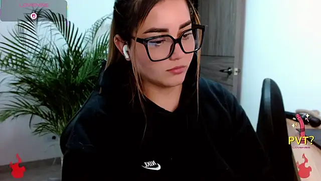 Lucia_star__ Obrolan Langsung XXX