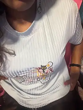 Indian-Squirt élő XXX-chatje