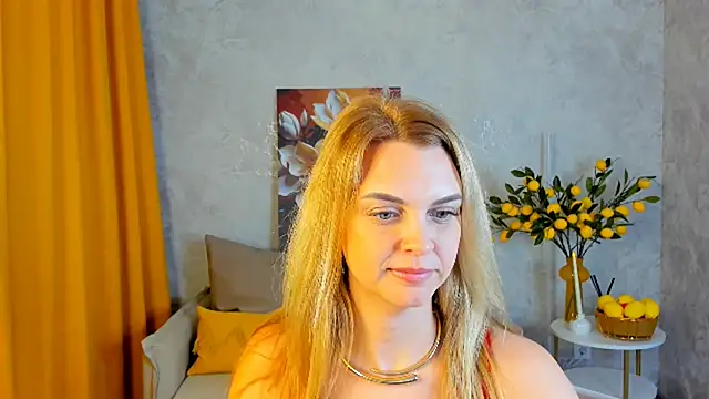 LunaFlinn live XXX chat