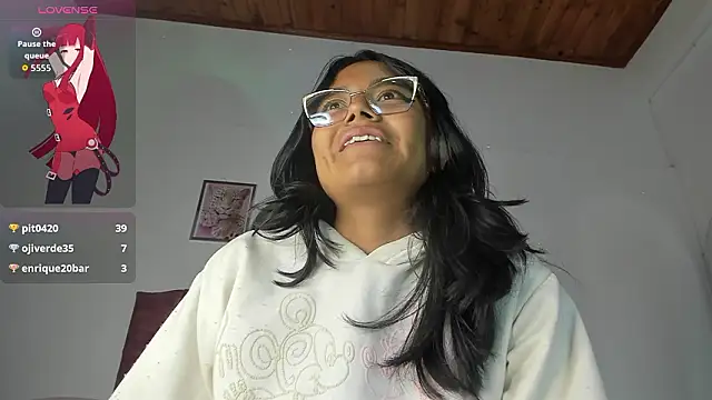 luna_velveth Chat XXX live