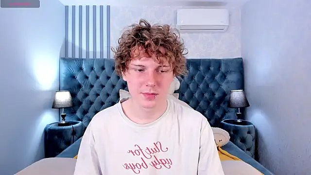 KevinMilky webcam show