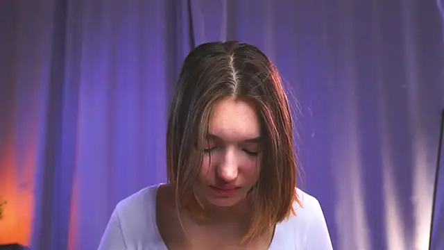 Chat +18 de Leyla_crsh ao vivo