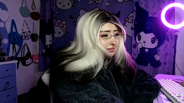 lussyevans24 live XXX chat