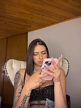 Hilary_pinkk's Live XXX Chat