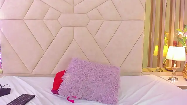 LunaPleasure's Live XXX Chat