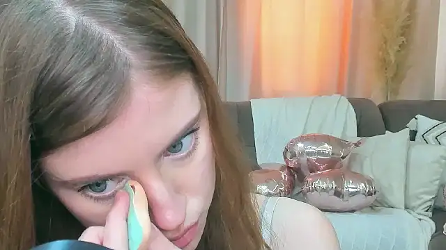 Erica_Kiss Adlı Modelin Canlı XXX Sohbeti