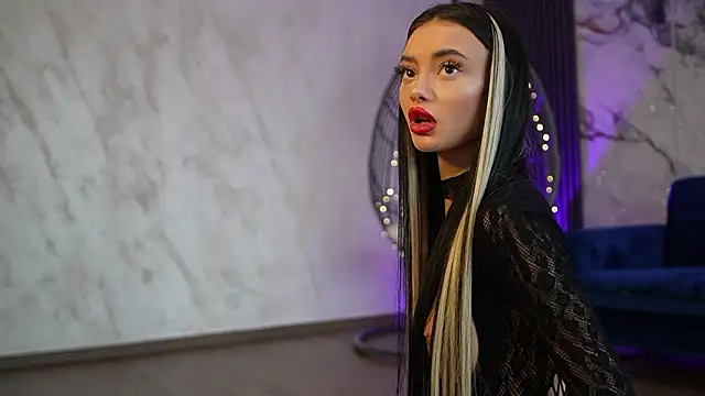 RachelRavee Adlı Modelin Canlı XXX Sohbeti