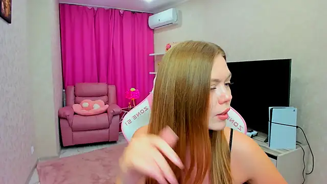 Strawberrye Adlı Modelin Canlı XXX Sohbeti