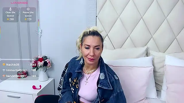 GinaBear Live XXX-chat