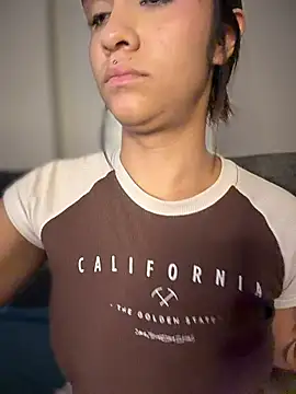 Isabella-TeenのライブXXXチャット