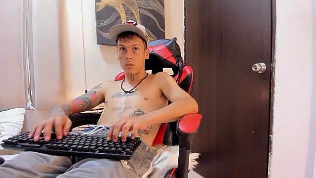 Pokazy przed kamerką – Ethan_Wolfe