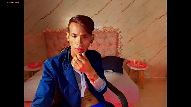 monserrat_petite's Webcam Show