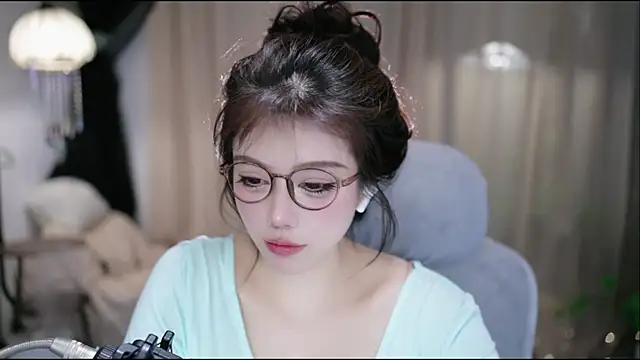 Cecily 现场XXX聊天