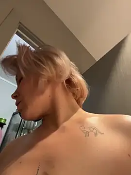 Онлайн чат XXX Charming_Daphny