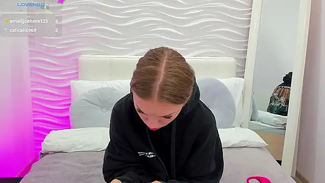 VirginOlly's Live XXX Chat