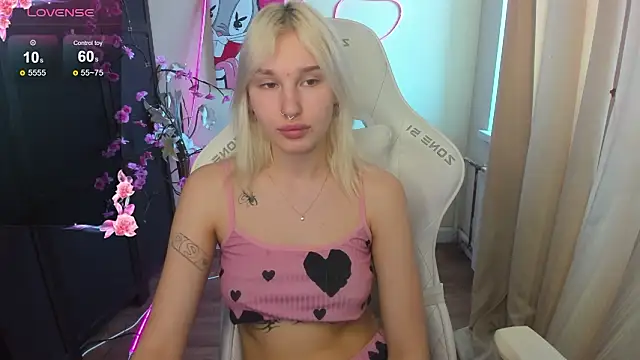 EvelinaLuu's Live XXX Chat