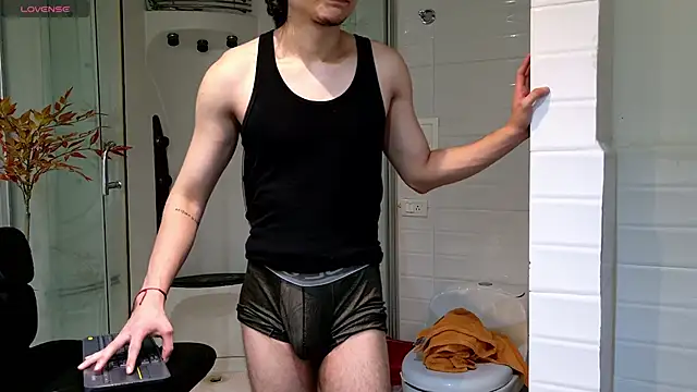 enzo_steel 即時 XXX 聊天