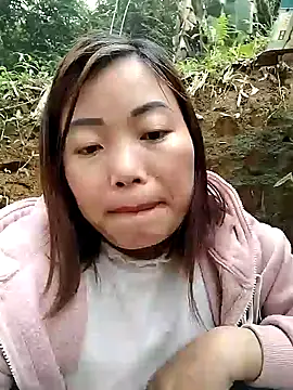 Ella-aa élő XXX-chatje