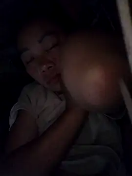 Bella-222 élő XXX-chatje