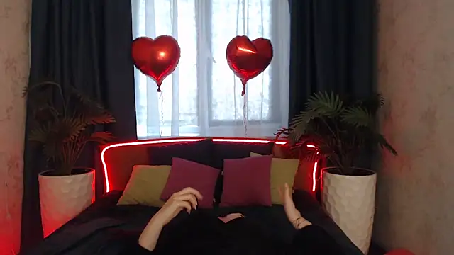 KisaModel Adlı Modelin Canlı XXX Sohbeti