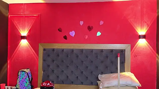 YayaHilton: απευθείας συνομιλία ΧΧΧ