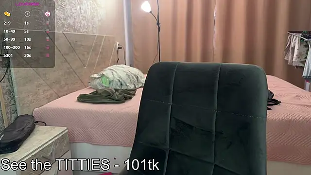 Chat +18 de emily_is_here_ ao vivo