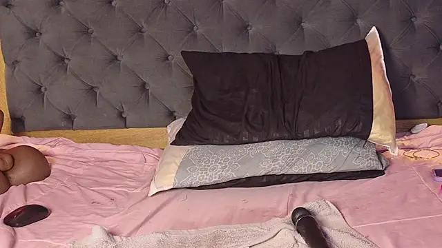 YayaHilton's Live XXX Chat