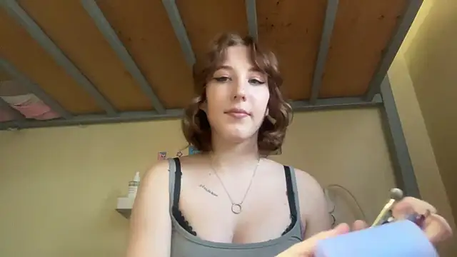 AquilineOrites' Live XXX Chat