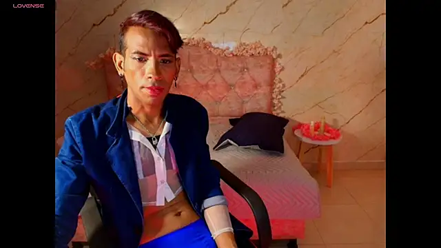 Вебкам-шоу monserrat_petite