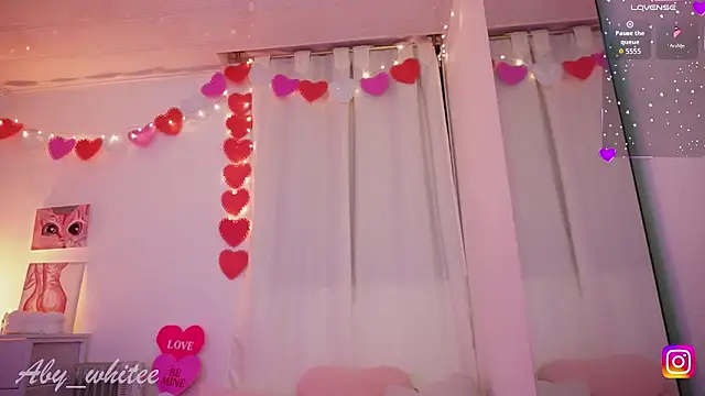 AbyWhitee's Live XXX Chat