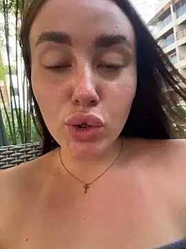 Chat XXX en directo de KiraSunshine