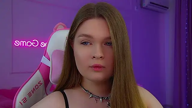 CrystalLyons' Live XXX Chat