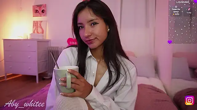 AbyWhitee Adlı Modelin Canlı XXX Sohbeti