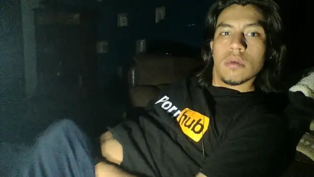 AlexAlejandro13 即時 XXX 聊天