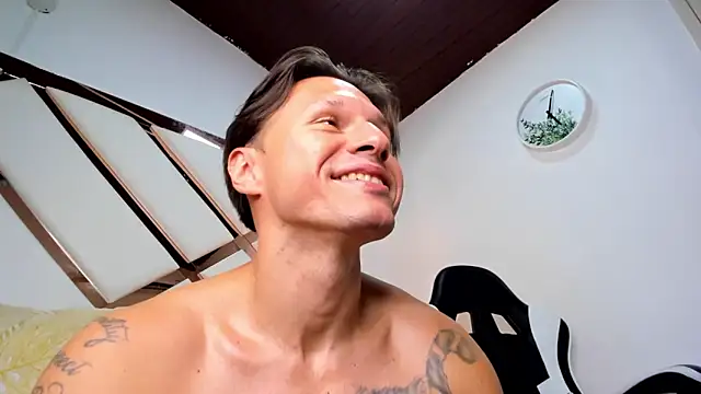 Онлайн чат XXX Justin_valverde