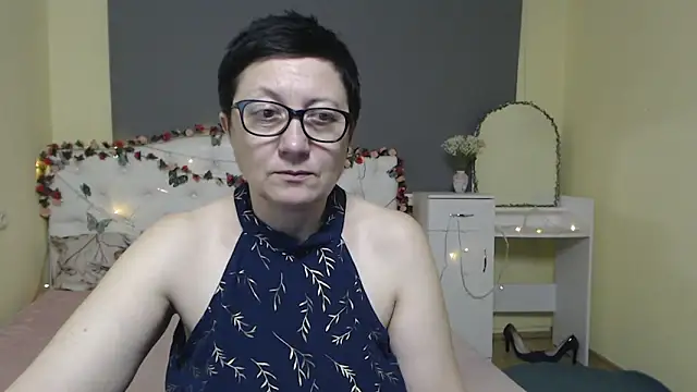 EmilyL0ve Chat XXX in diretta