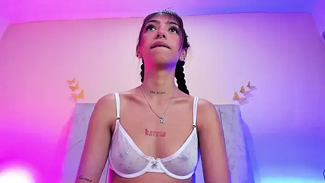 Emma_Hearts Adlı Modelin Canlı XXX Sohbeti