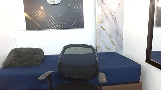 XXX chat uživo modela KingOfTemptation