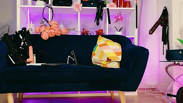 Show modela Ella__Kross na web-kameri