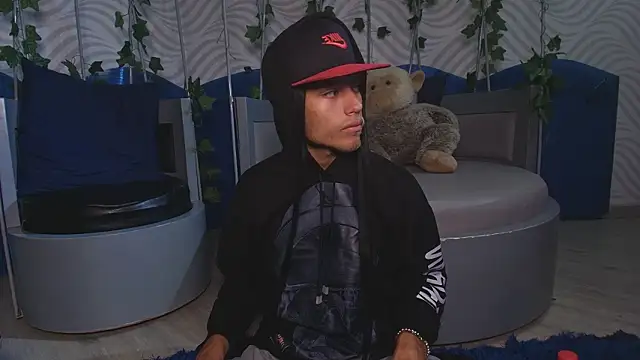 ItsZairen élő XXX-chatje