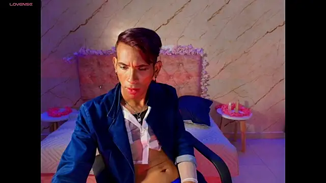 Вебкам-шоу monserrat_petite