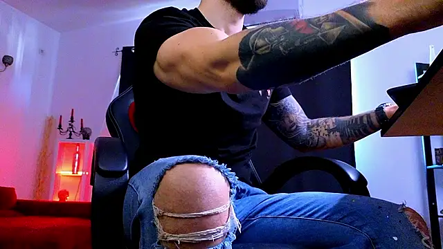 MightyAaron66 Adlı Modelin Canlı XXX Sohbeti