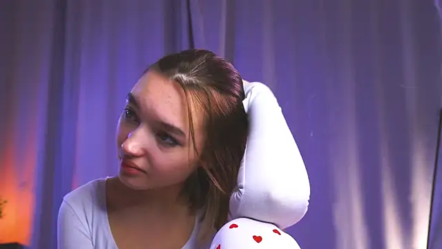 Chat +18 de Leyla_crsh ao vivo