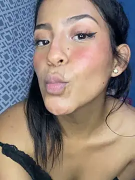 XXX chat uživo modela LeahBar