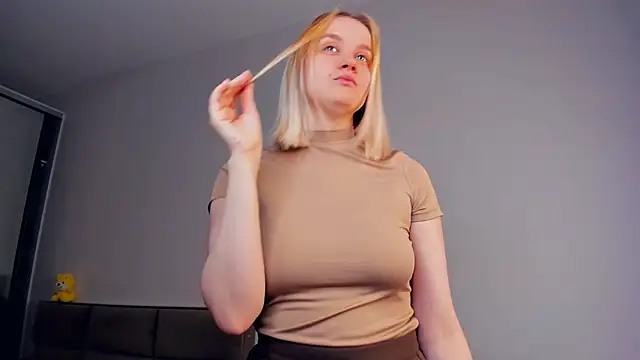 Онлайн чат XXX AveIinaStromain